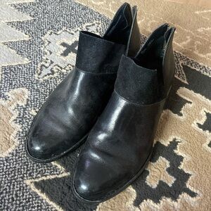 BORN black leather/suede booties